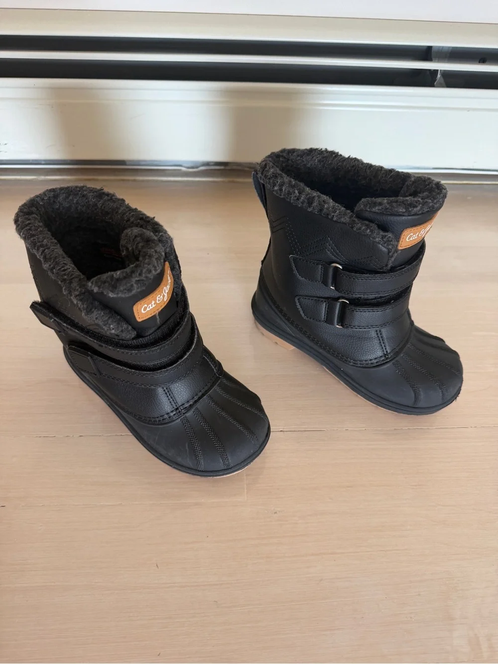Cat & Jack Black Snowboots 11c kids